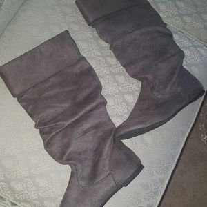 Boots size 8